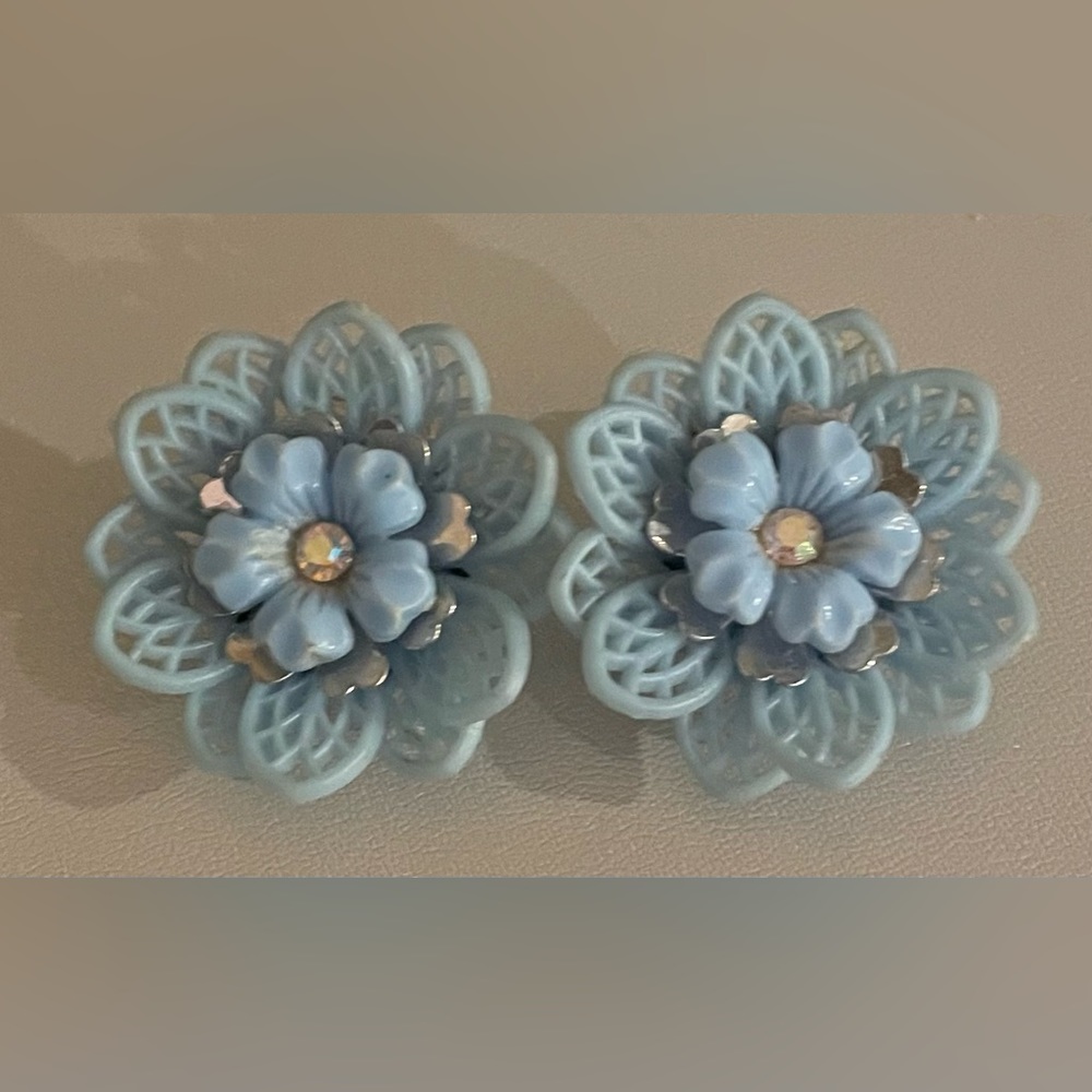 Vintage Coro Light Blue Plastic Floral Earrings with Center Crystal Signed - Picture 3 of 7